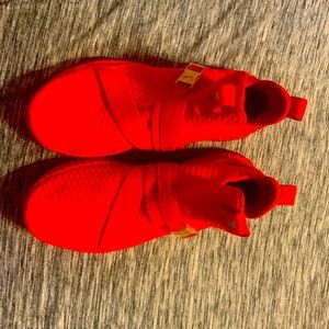 PUMA Defy Mid
Women's